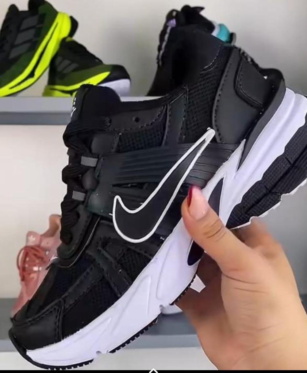 Zapatilla Nike Y2K